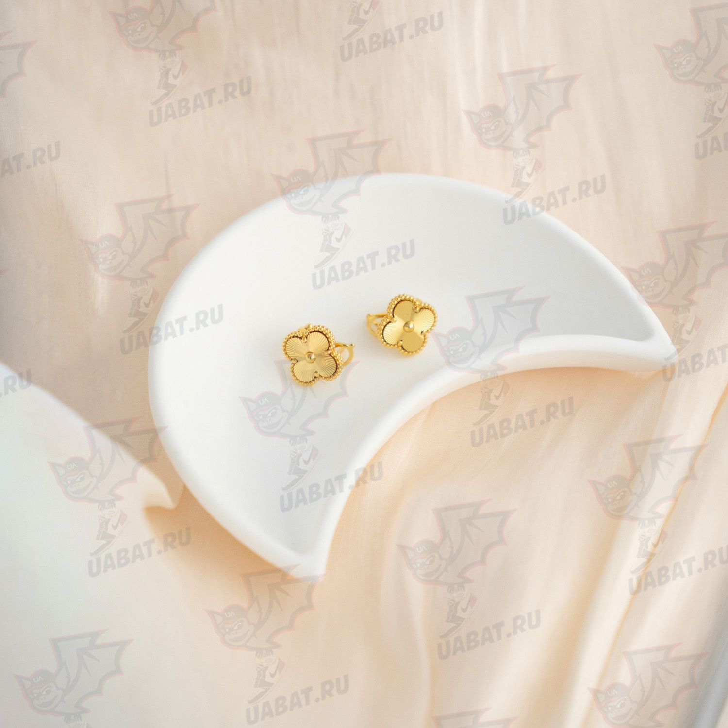 Van Cleef & Arpels Vintage Alhambra earrings