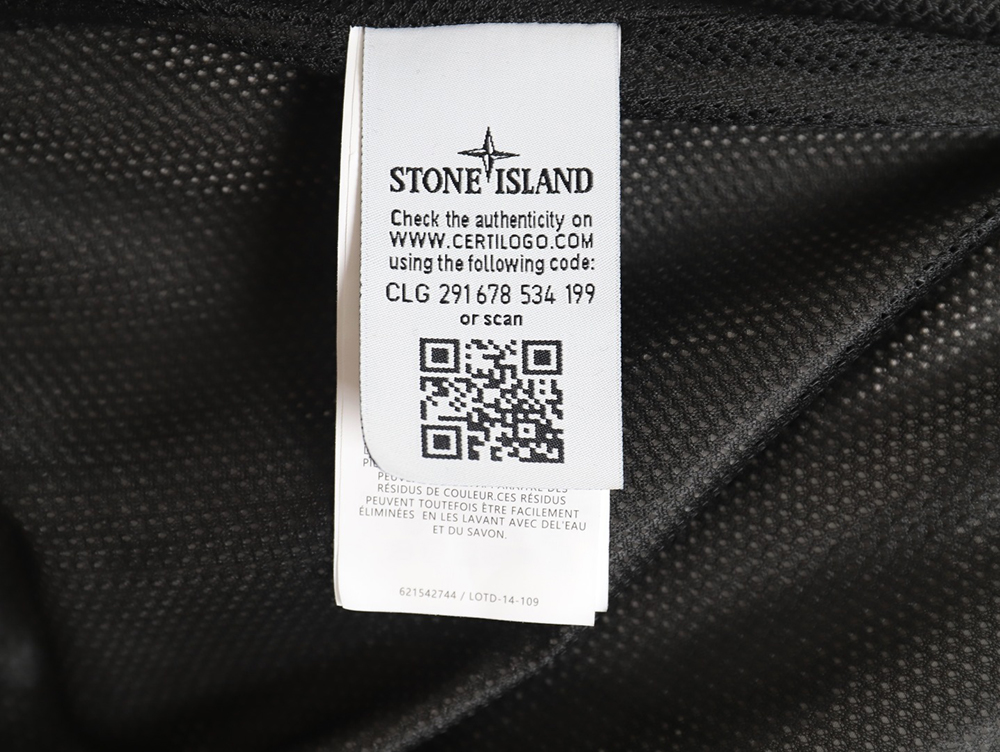 Stone Island Classic Cargo Shorts TSK1