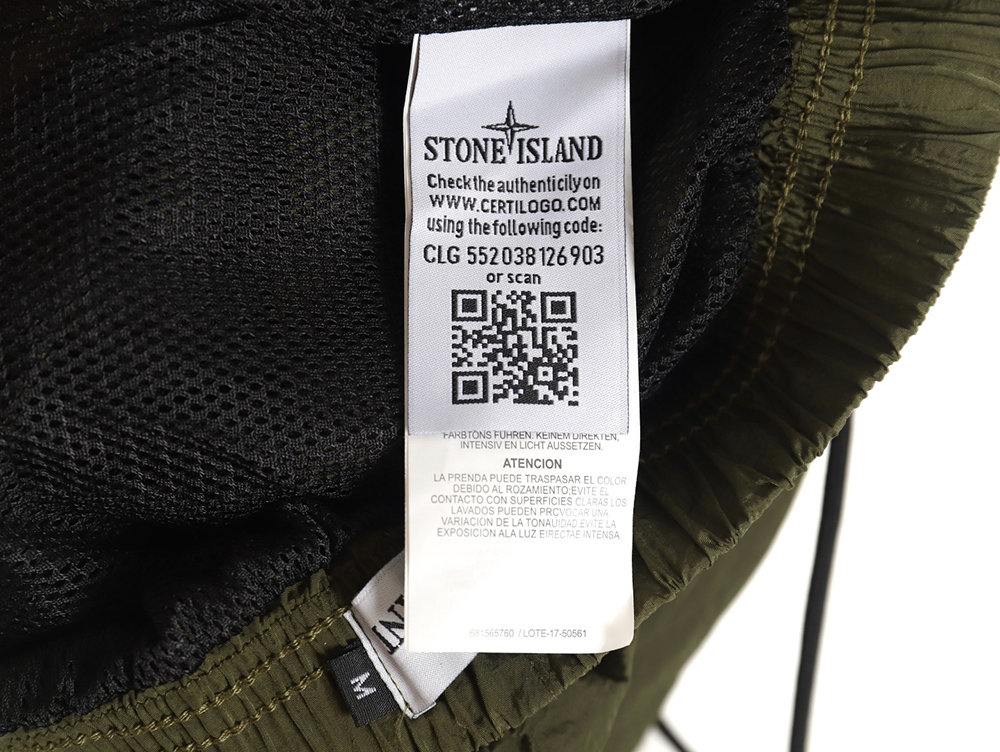 Stone Island Classic Cargo Shorts TSK2