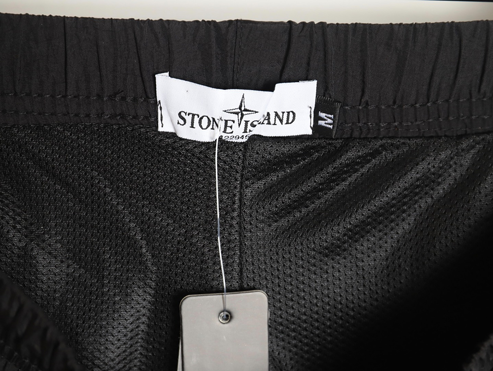 Stone Island Classic Cargo Shorts TSK3