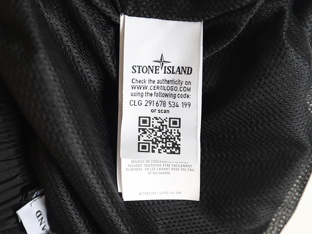 Stone Island Classic Cargo Shorts TSK3