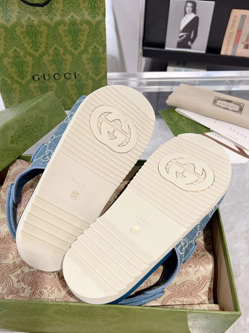 GUCCI SANDAL WITH DOUBLE G