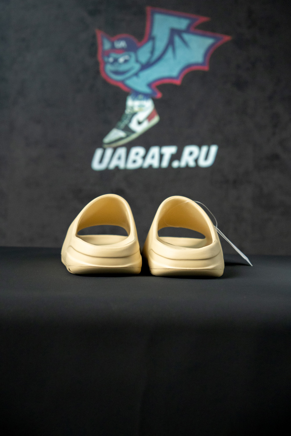 YEEZY SLIDES