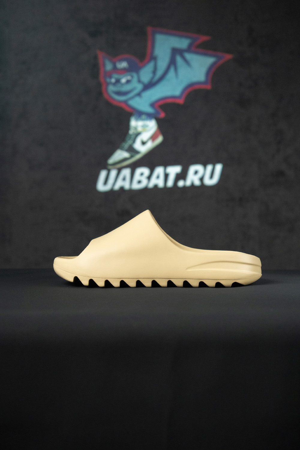 YEEZY SLIDES
