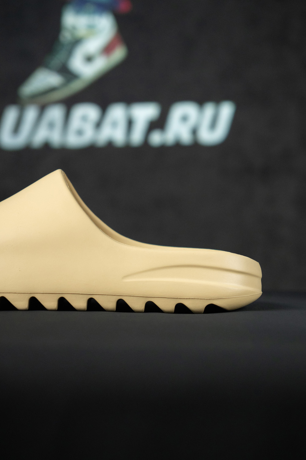 YEEZY SLIDES