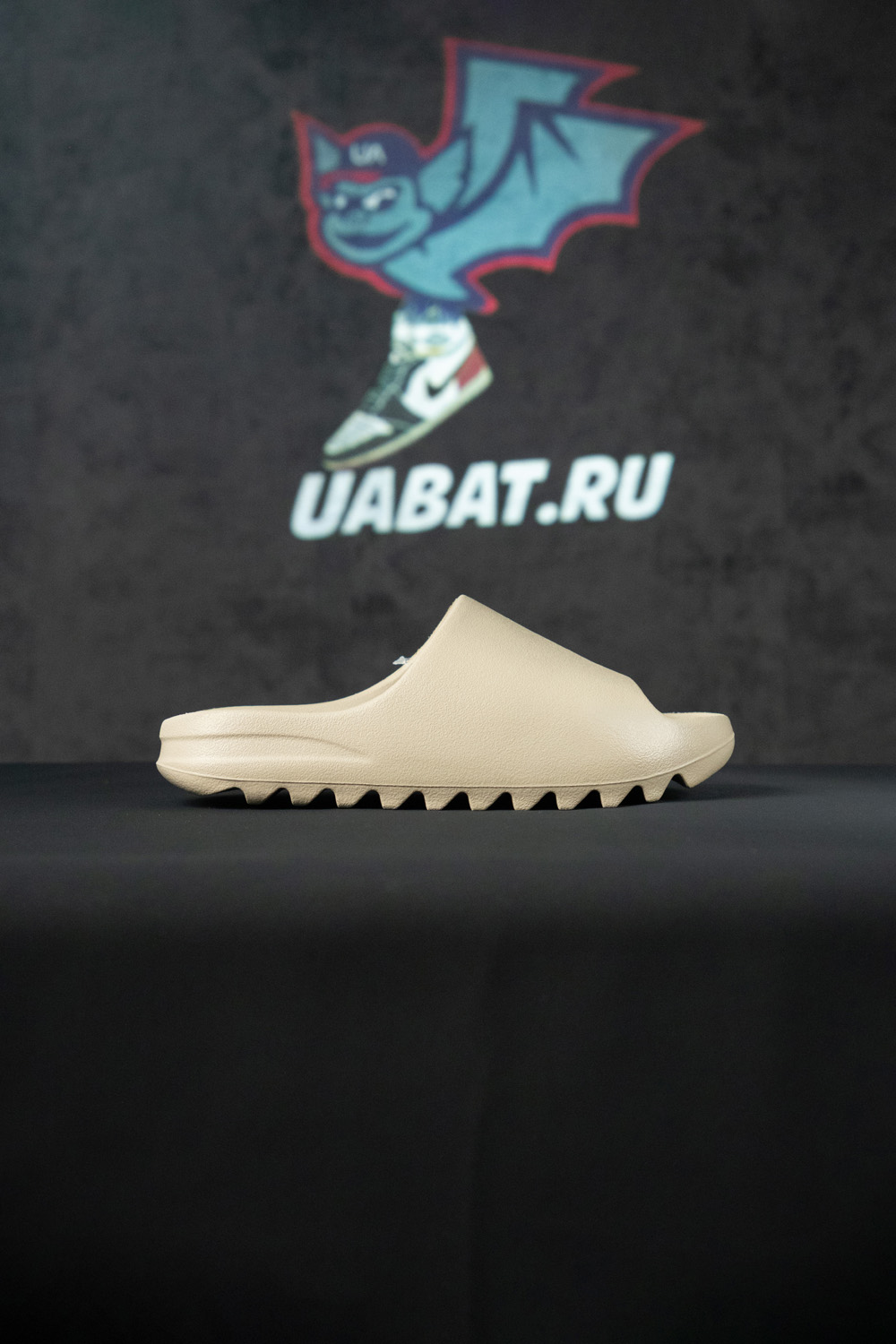 YEEZY SLIDES