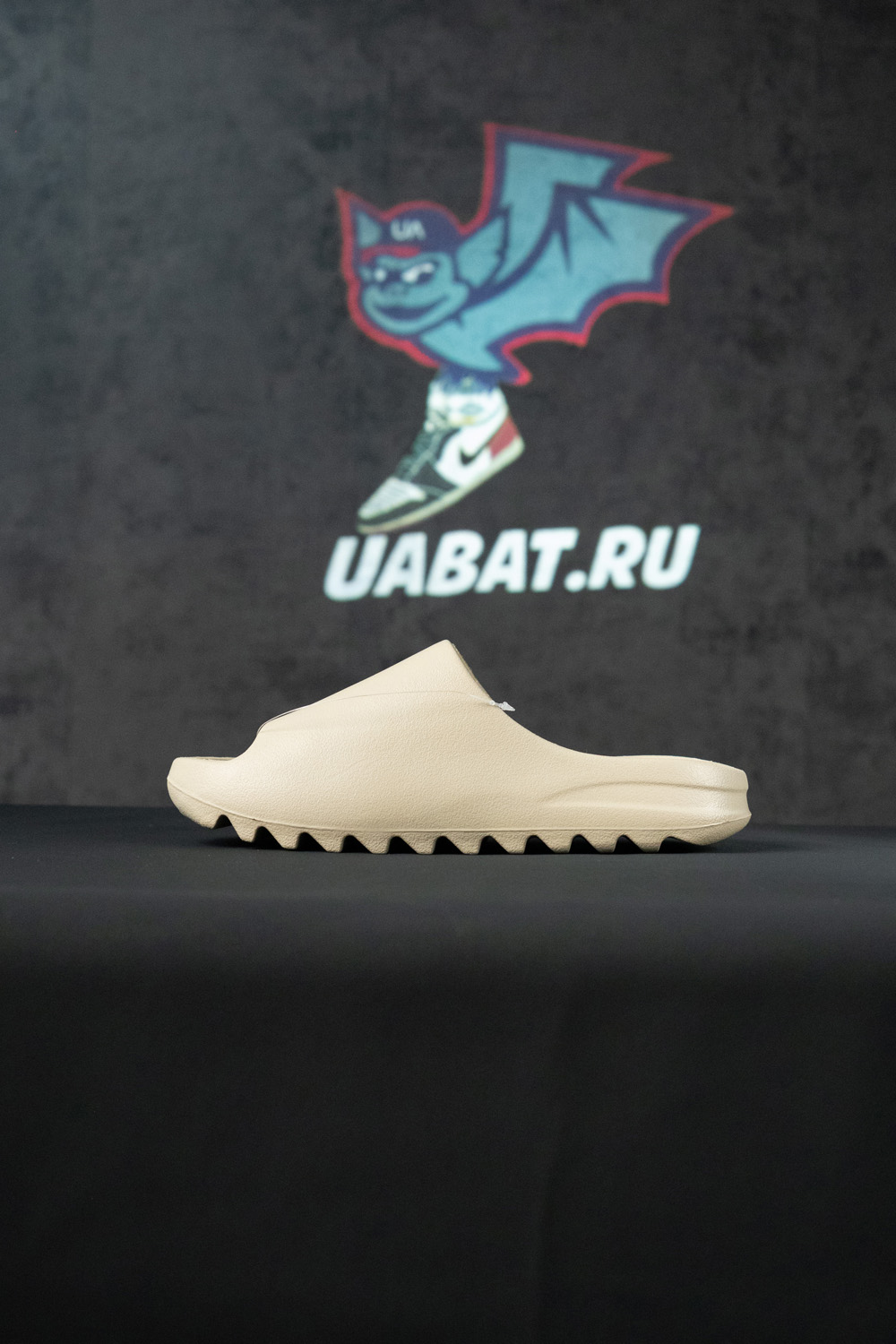 YEEZY SLIDES