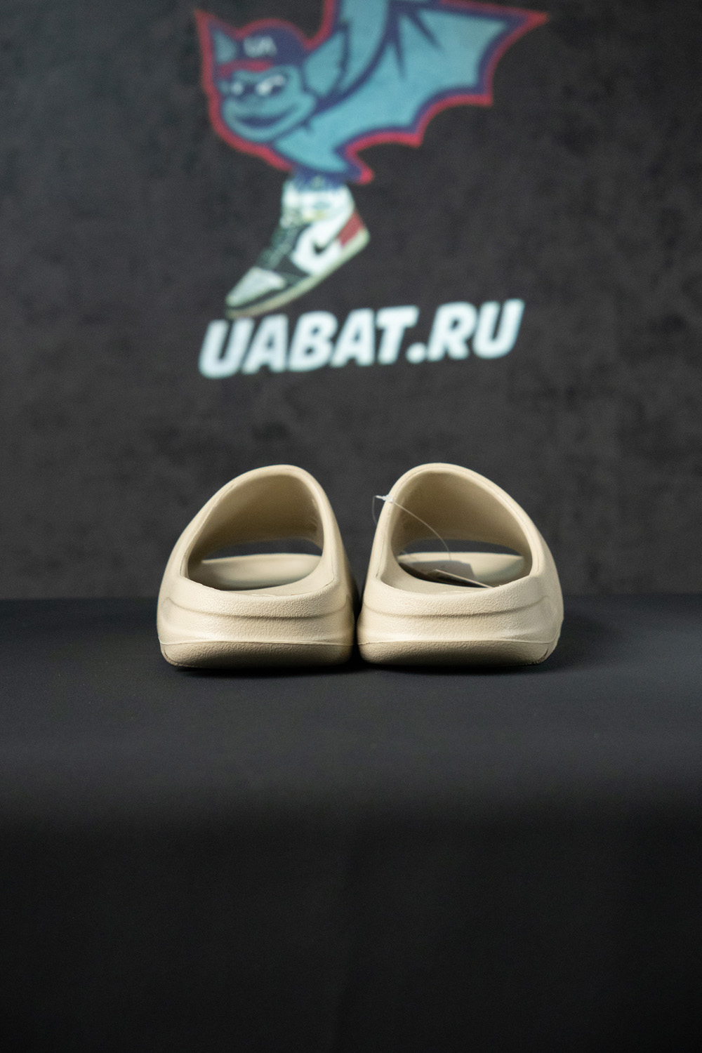 YEEZY SLIDES
