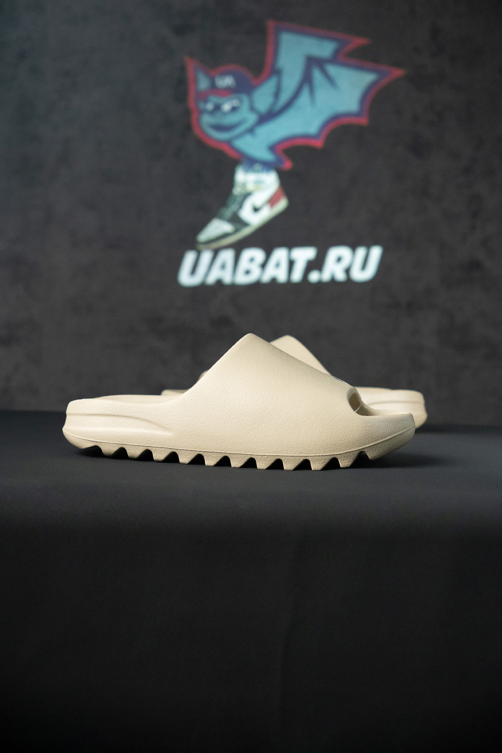 YEEZY SLIDES
