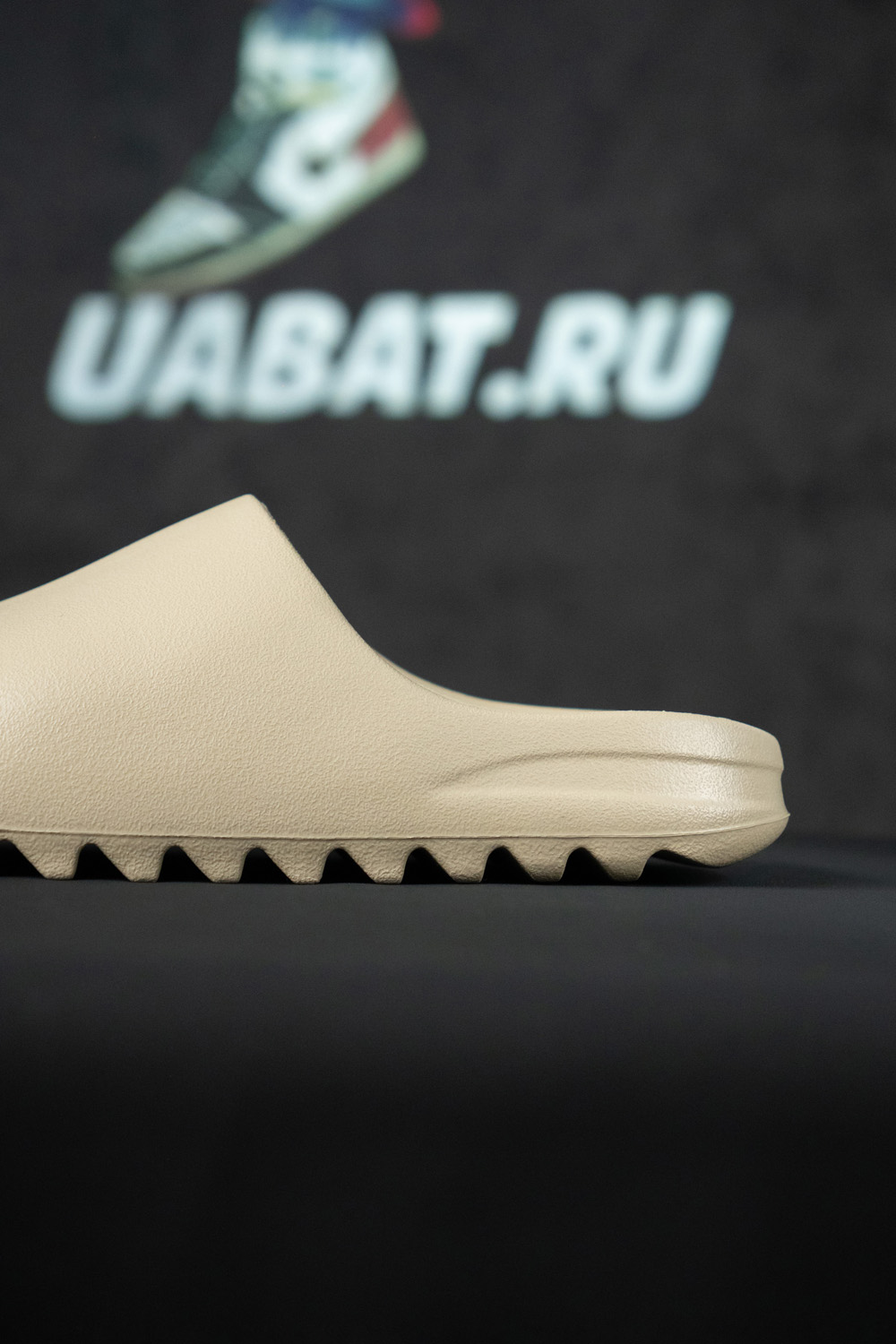 YEEZY SLIDES