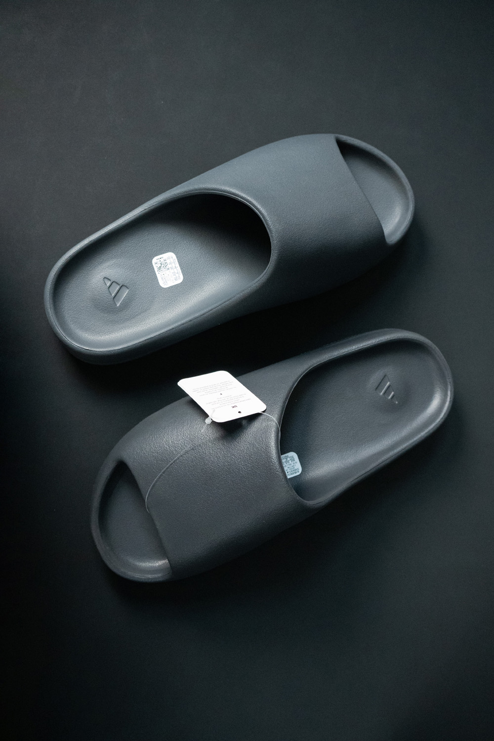 YEEZY SLIDES
