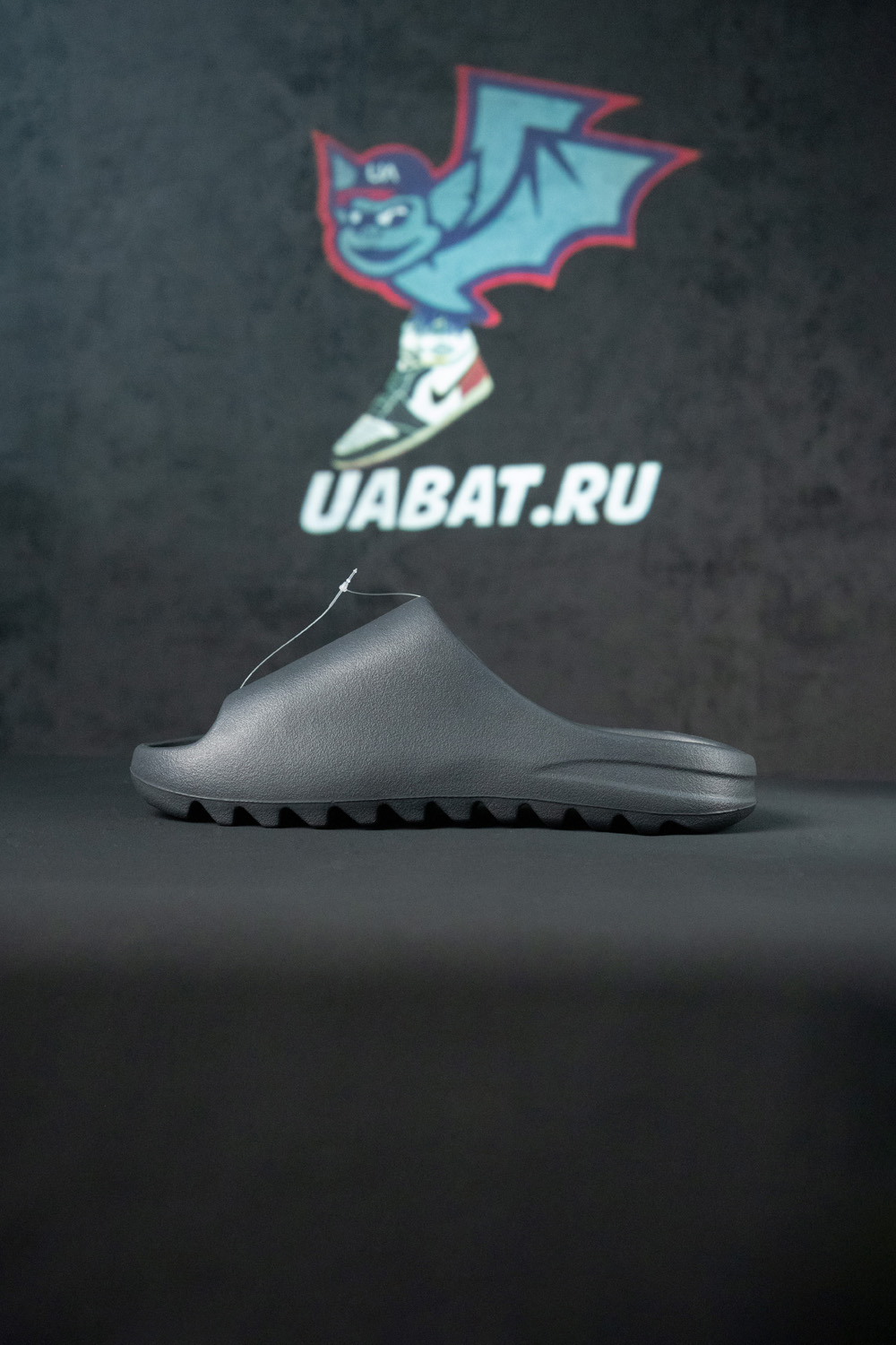 YEEZY SLIDES