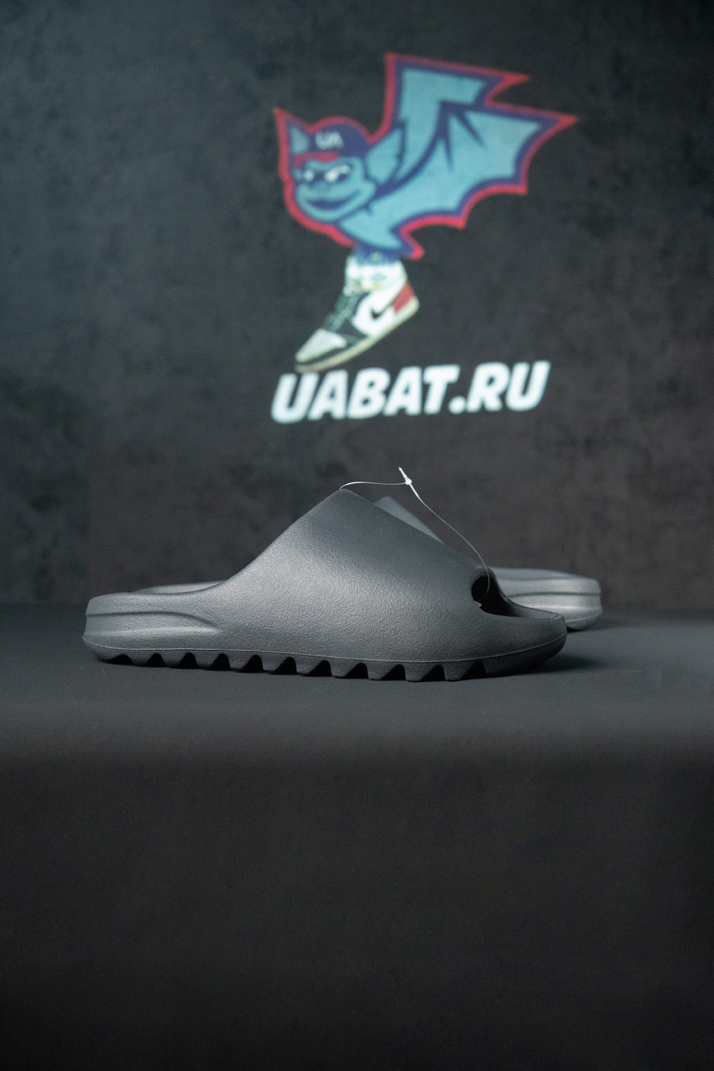 YEEZY SLIDES