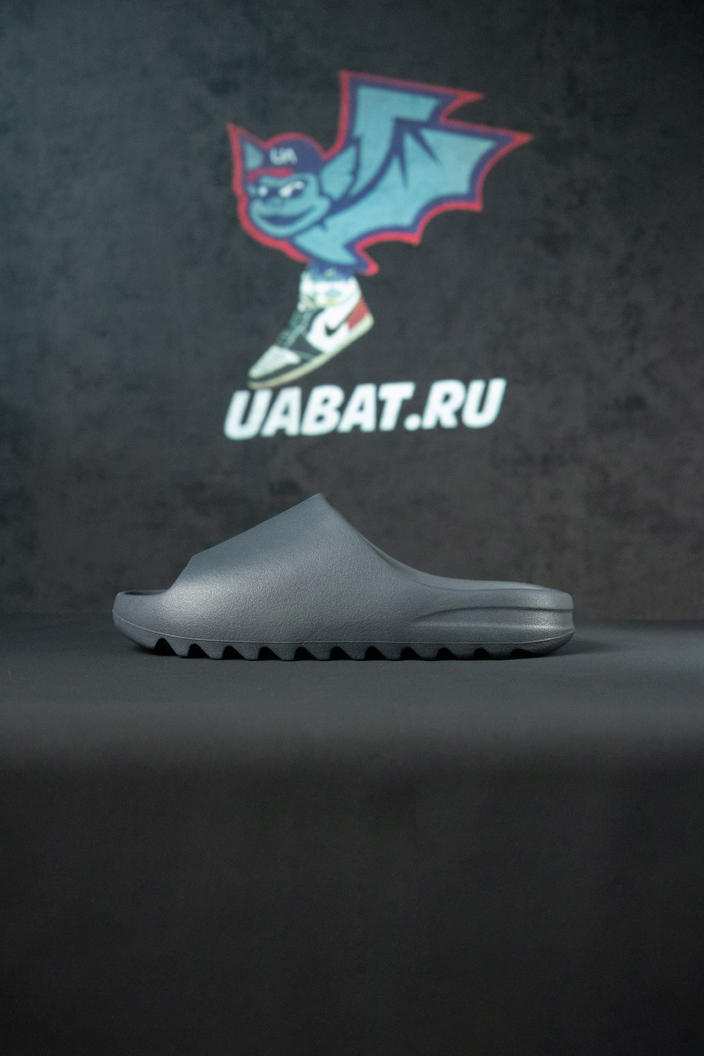 YEEZY SLIDES