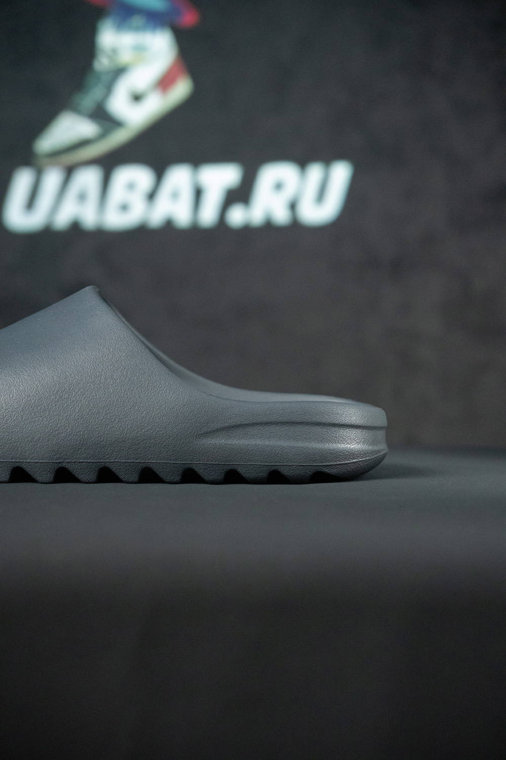 YEEZY SLIDES