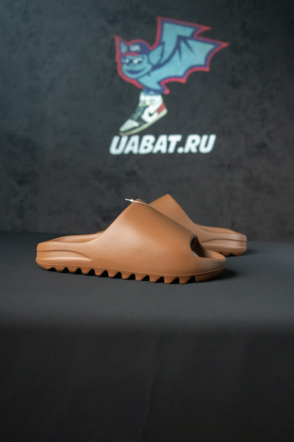 YEEZY SLIDES