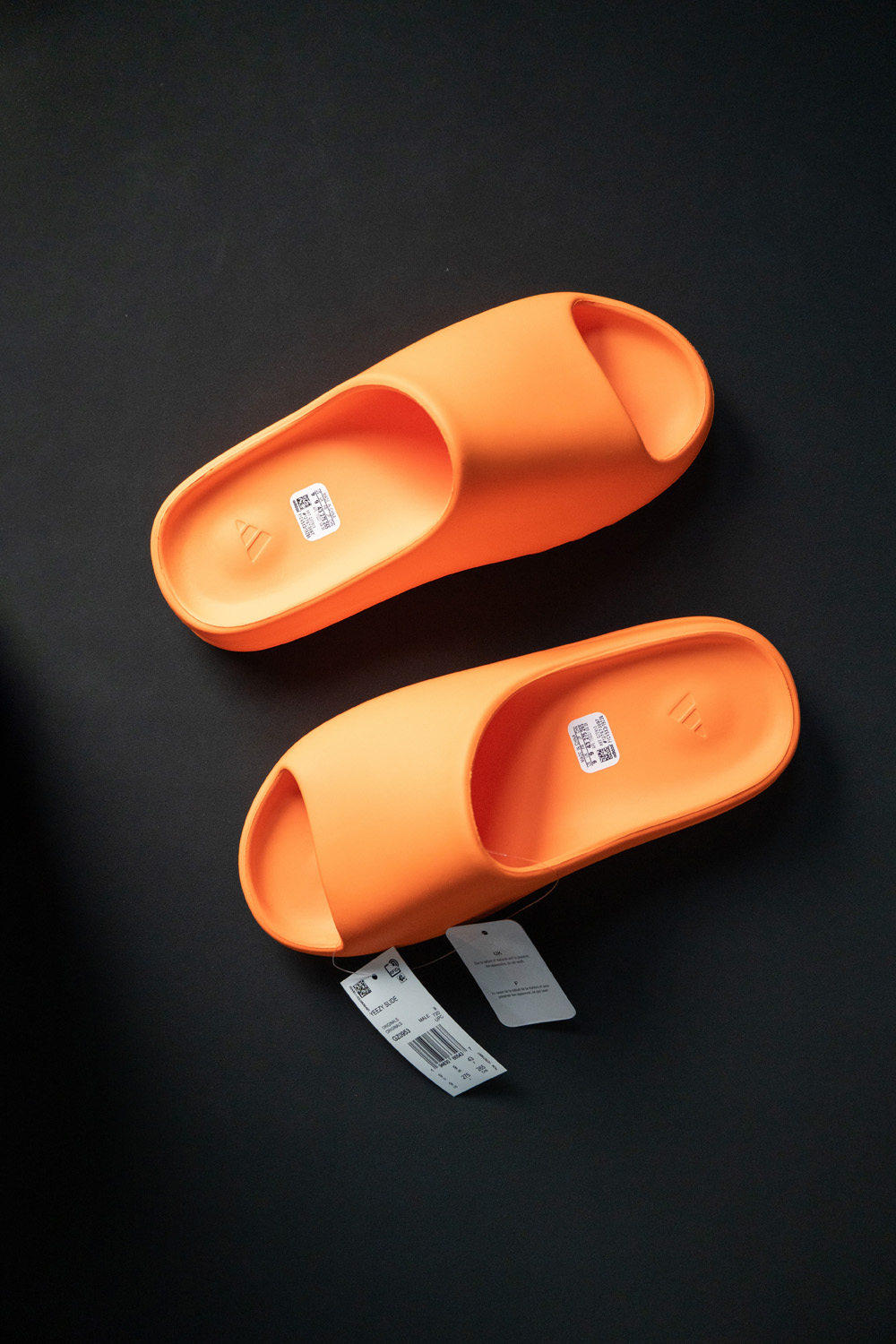 YEEZY SLIDES