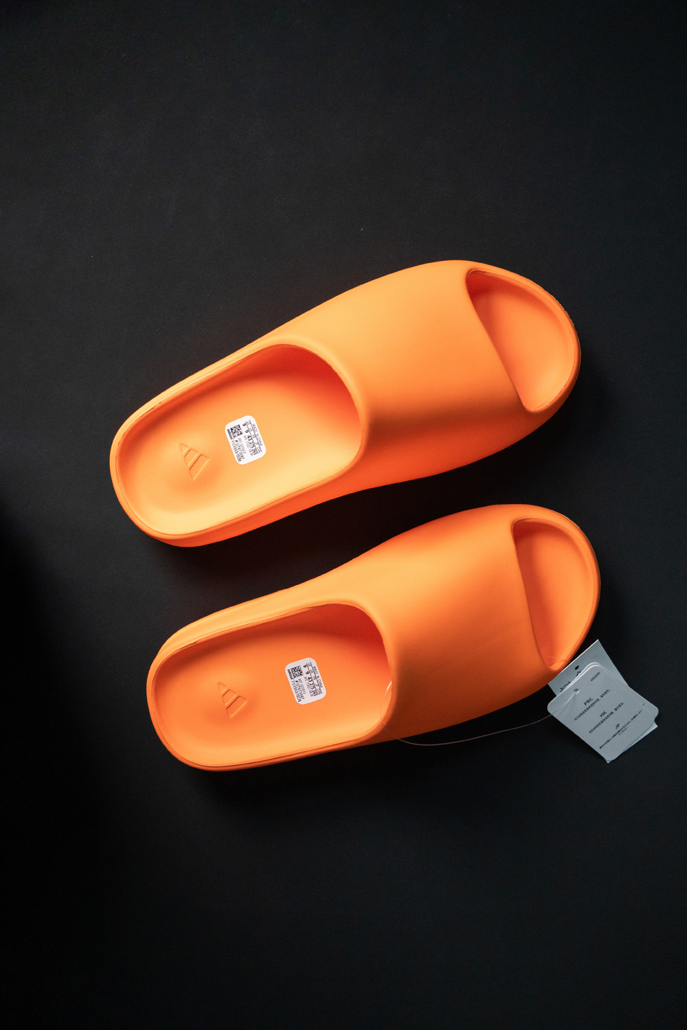 YEEZY SLIDES