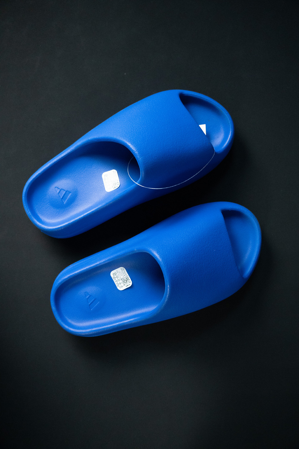 YEEZY SLIDES