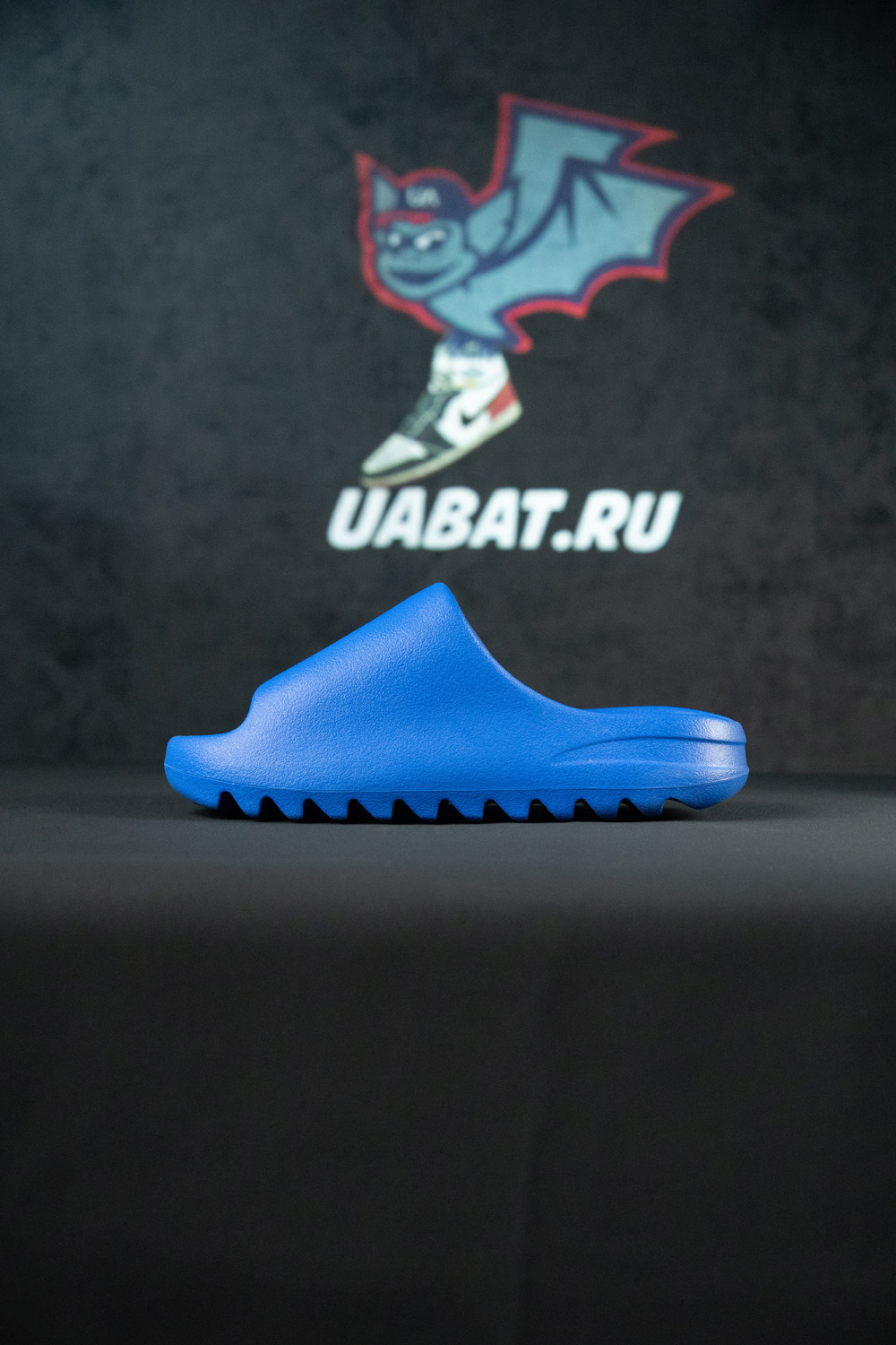YEEZY SLIDES