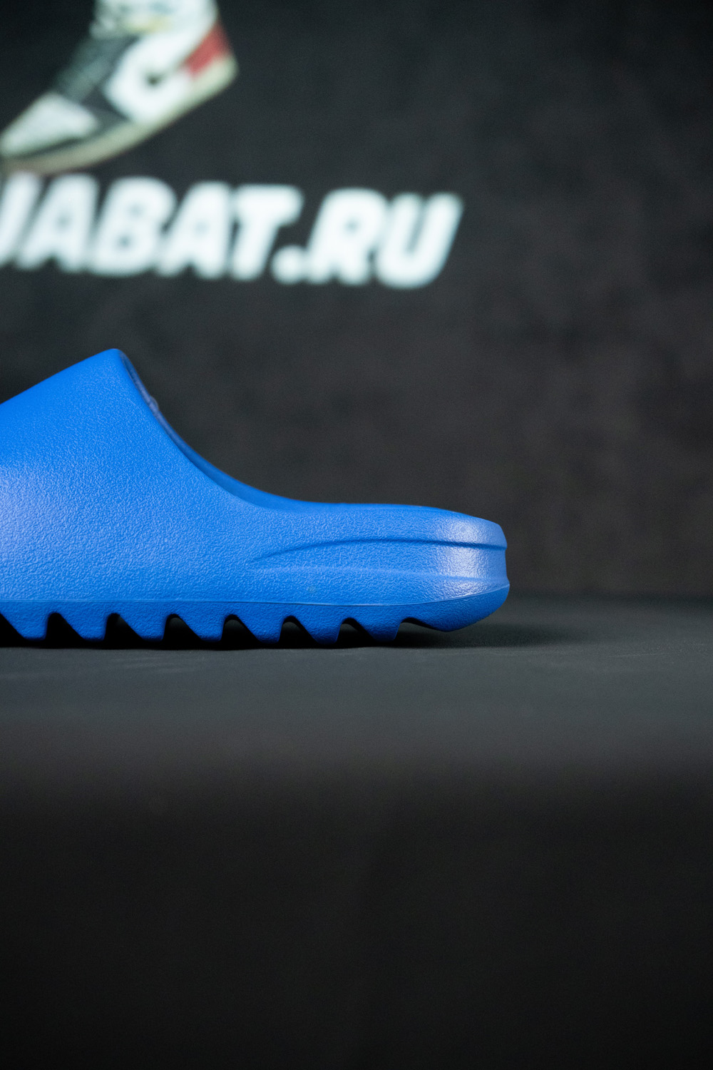 YEEZY SLIDES