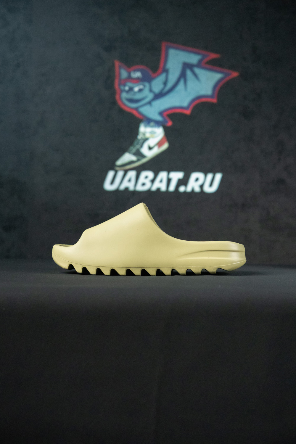 YEEZY SLIDES