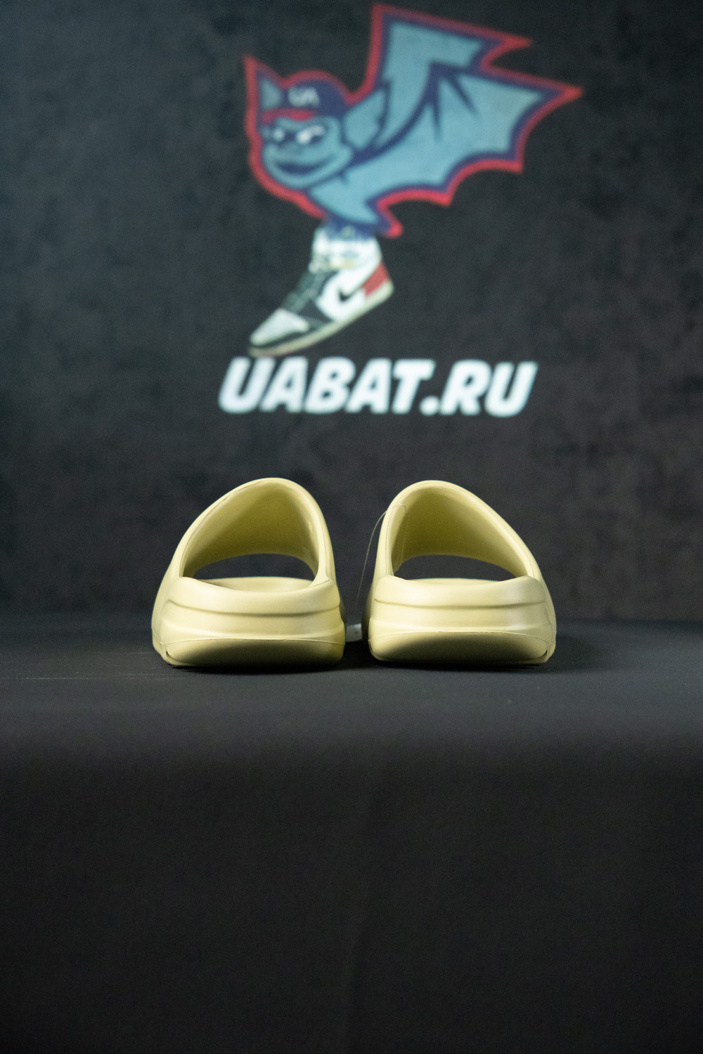 YEEZY SLIDES