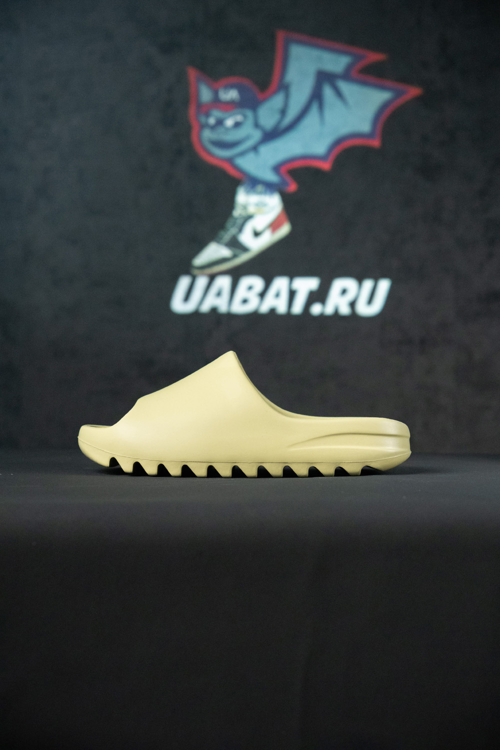 YEEZY SLIDES