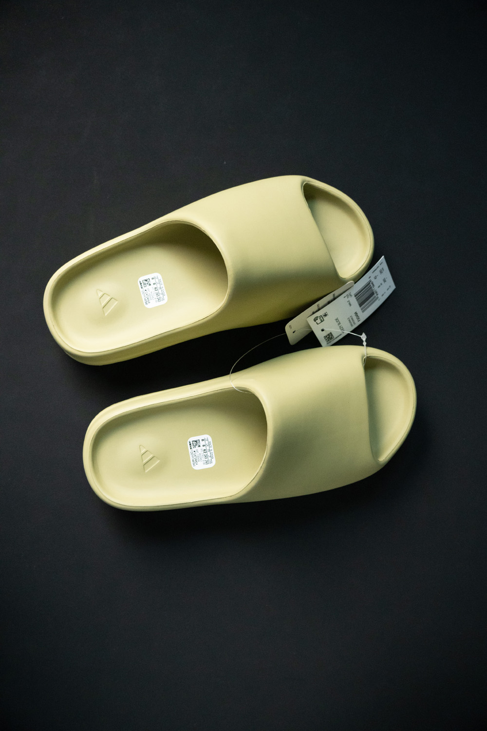 YEEZY SLIDES