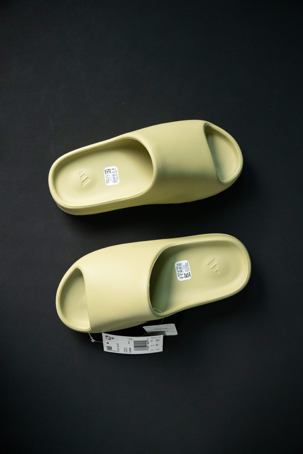 YEEZY SLIDES