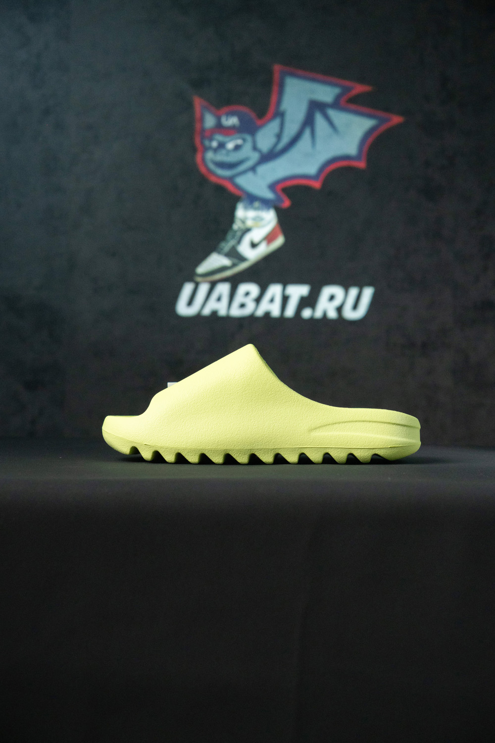 YEEZY SLIDES