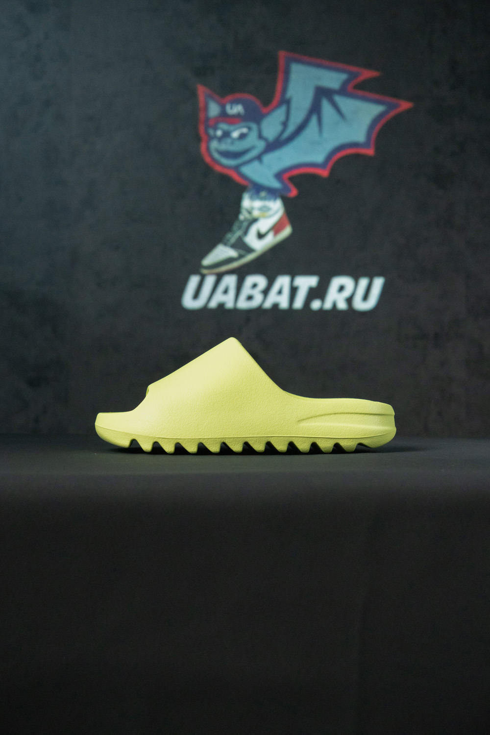 YEEZY SLIDES