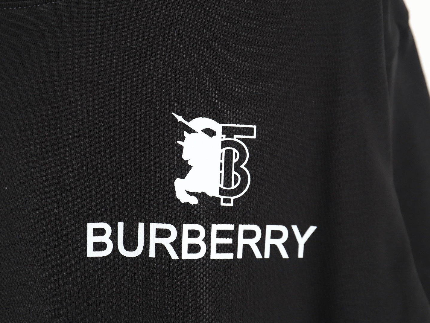 Burberry 24SS Spliced ​​War Horse Short Sleeve T-Shirt TSK1