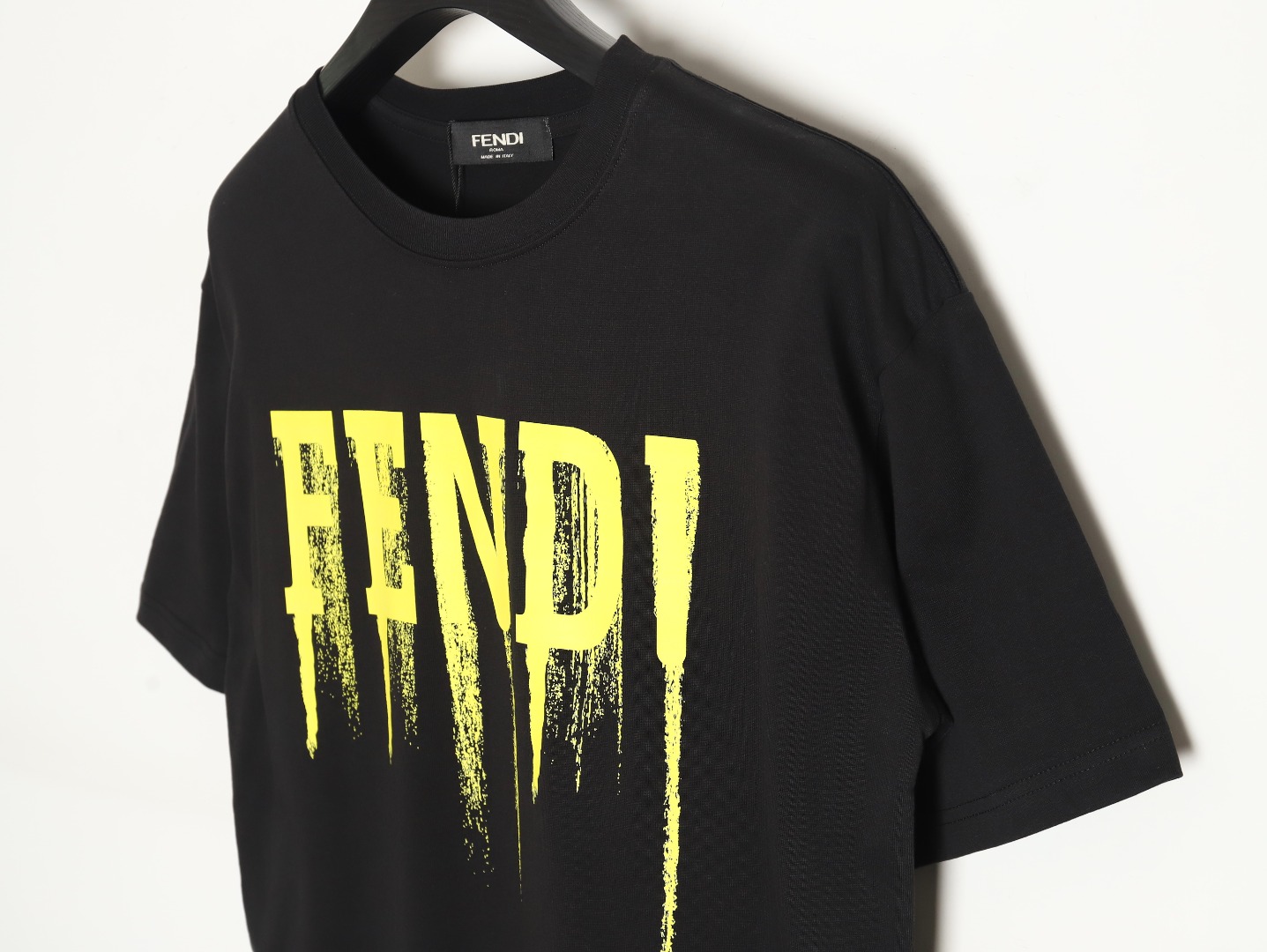 Fendi 24SS painted lettering short-sleeved T-shirt TSK1