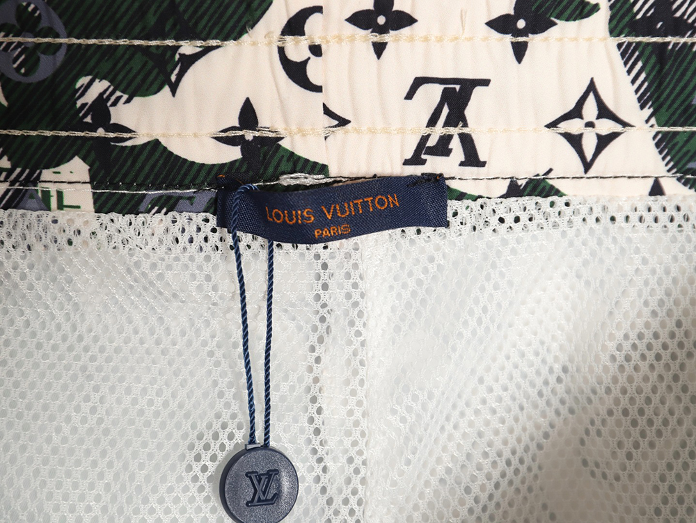 Louis Vuitton all-over print shorts TSK1