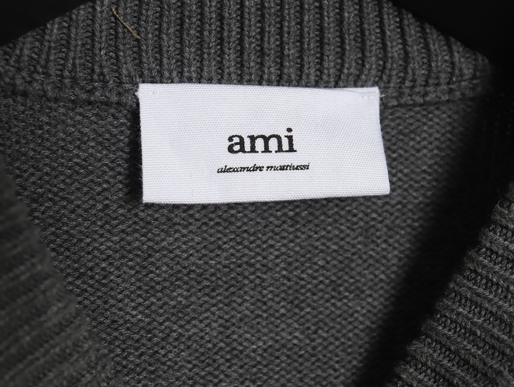 AMI PARIS Heart embroidered crew neck sweater TSK1