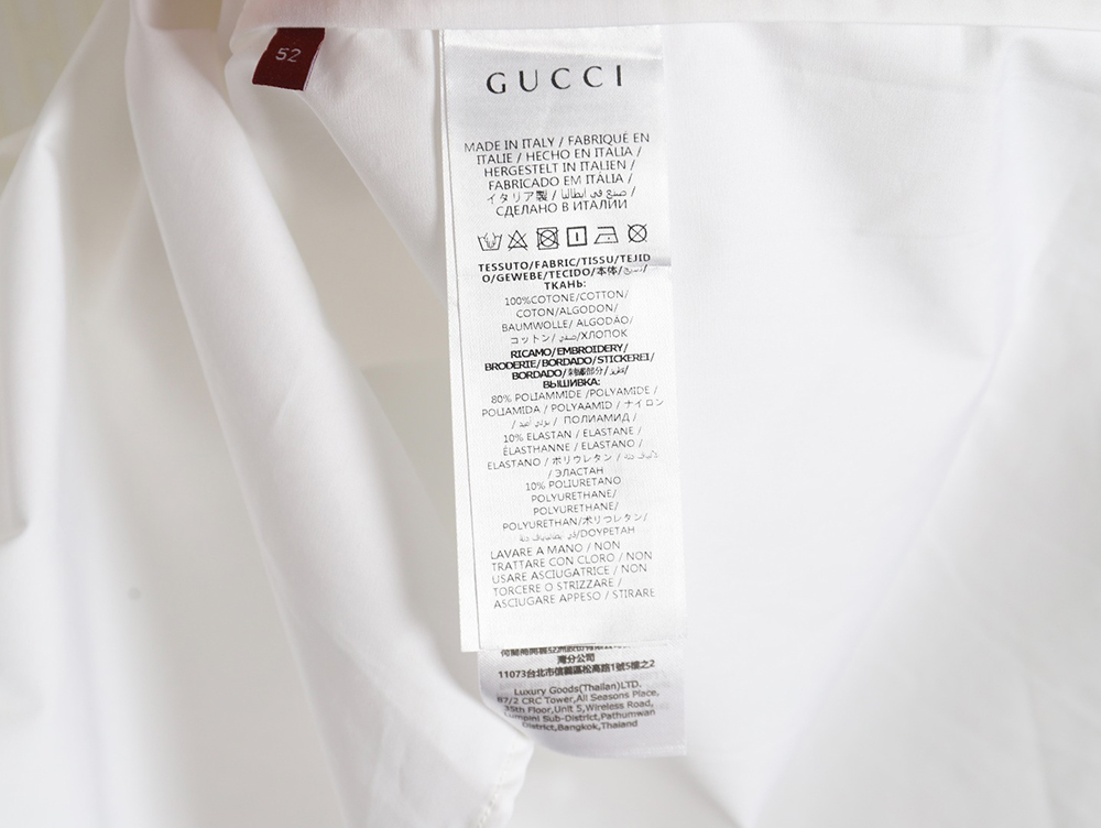 Gucci short-sleeved shirt with embossed logo on chest