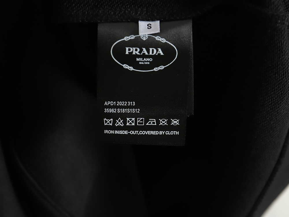 Prada triangle logo collar lettering round neck sweatshirt TSK1