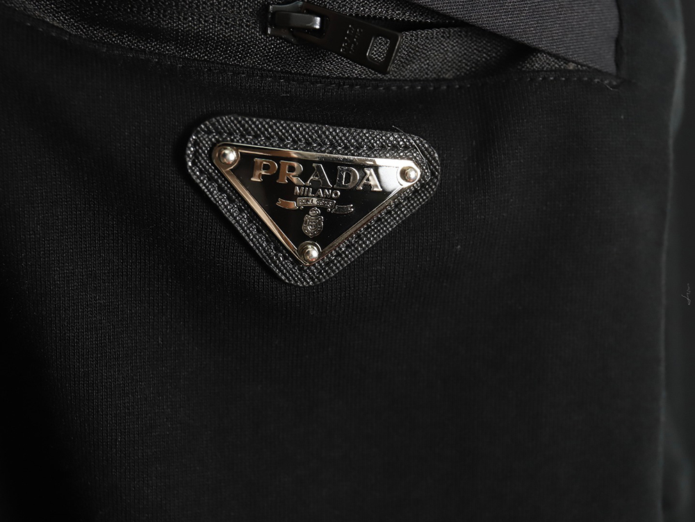 Prada pocket triangle metal logo long sleeve T-shirt TSK1