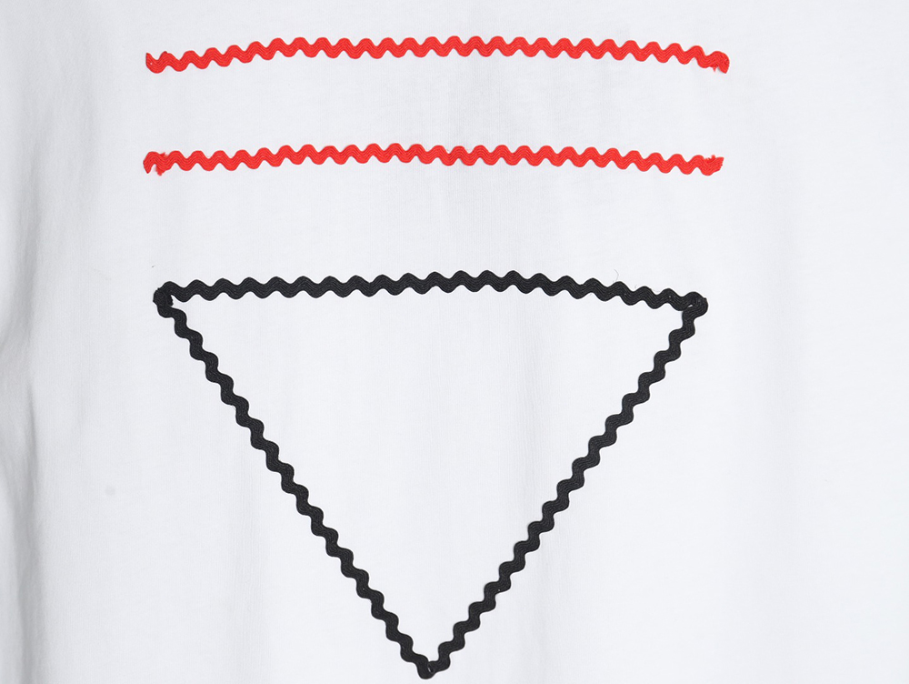 Prada wavy line triangle embroidered short-sleeved T-shirt