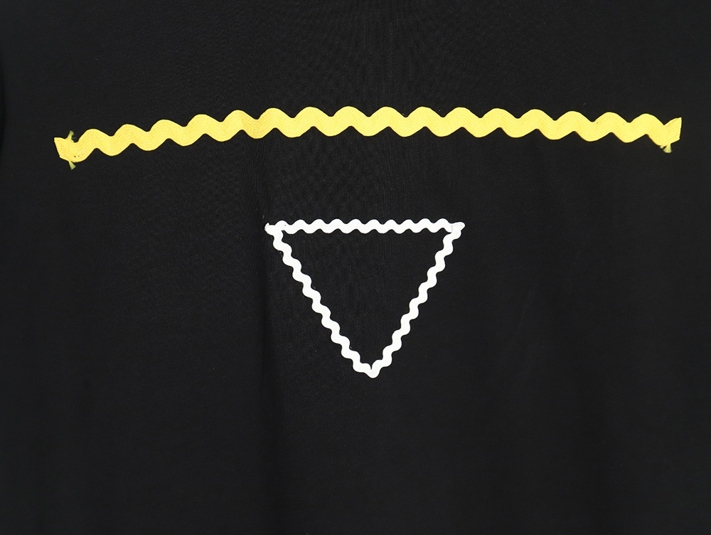 Prada wavy line triangle embroidered short-sleeved T-shirt TSK1