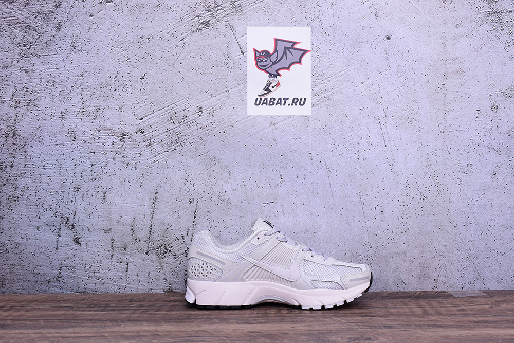 Air Zoom Vomero 5 