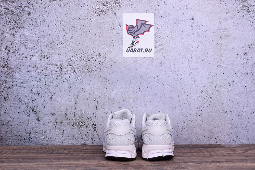 Air Zoom Vomero 5 