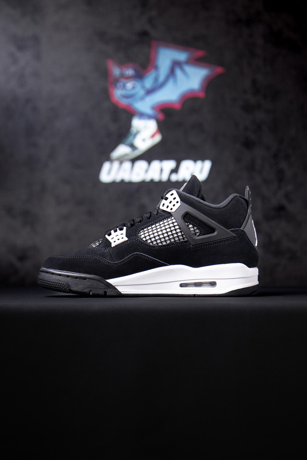 The Air Jordan 4 “White Thunder"