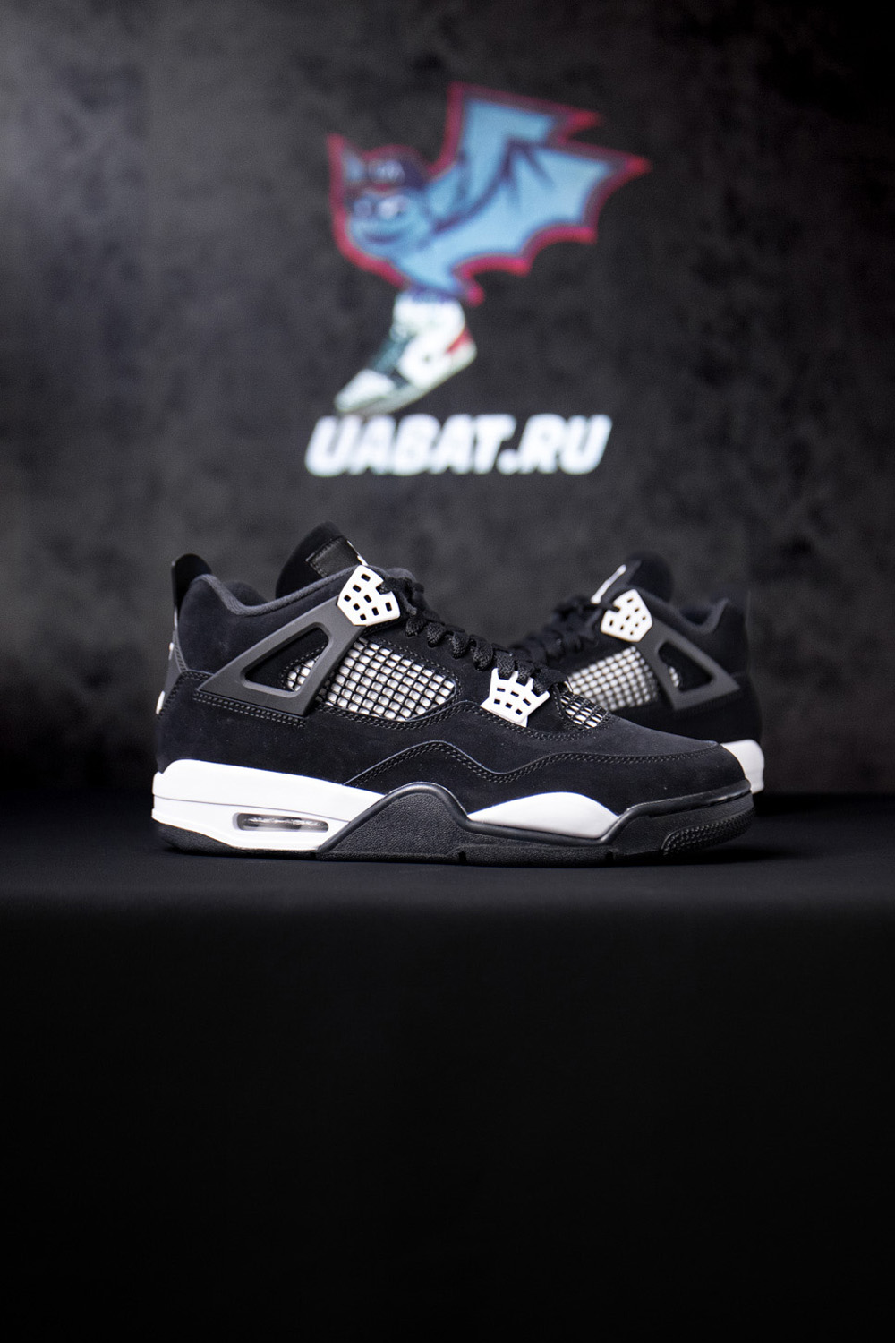 The Air Jordan 4 “White Thunder"