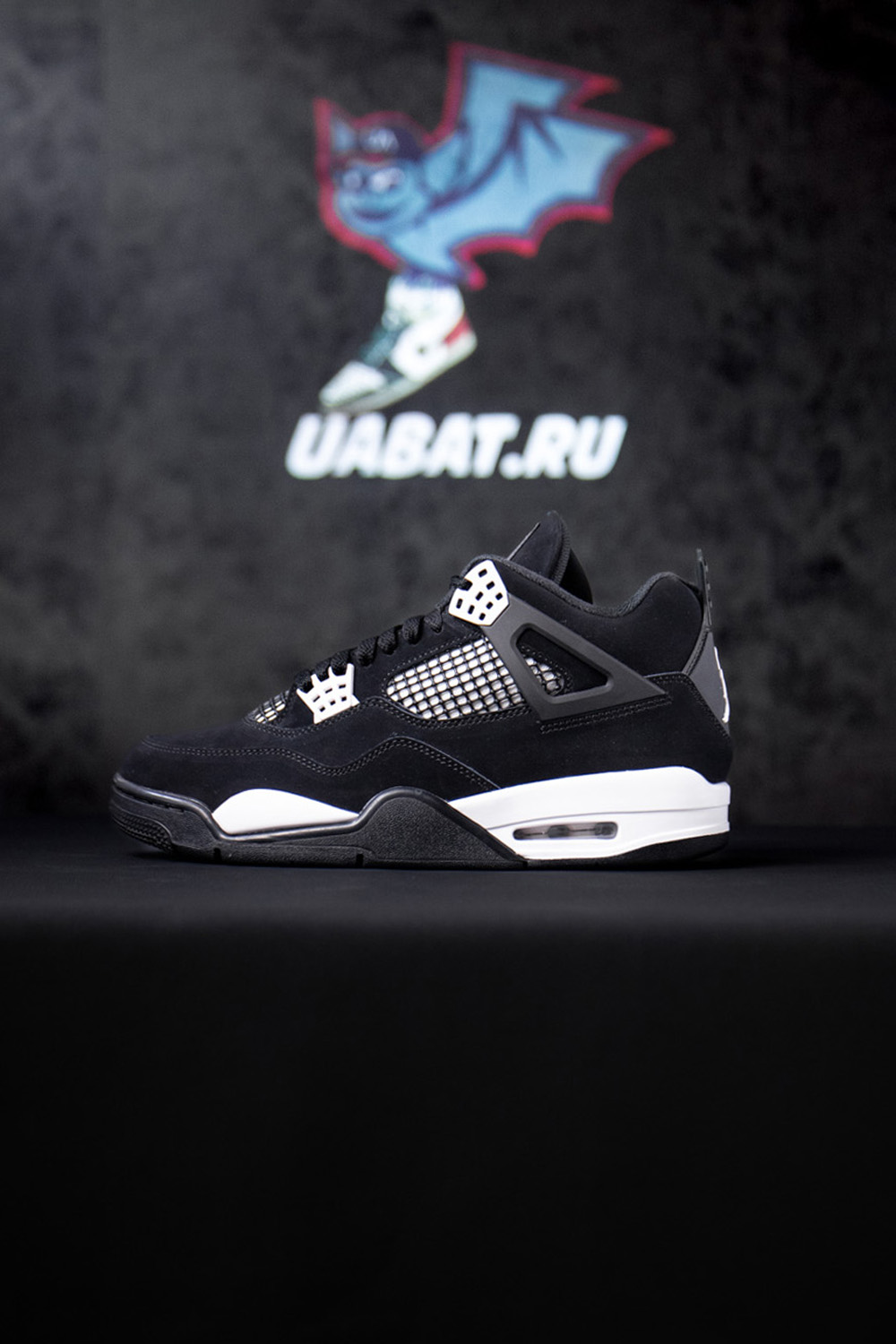 The Air Jordan 4 “White Thunder"