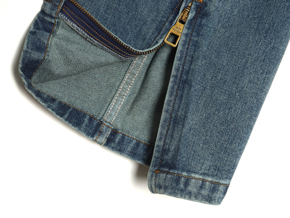 Louis Vuitton embossed monogram cargo jeans 29-32