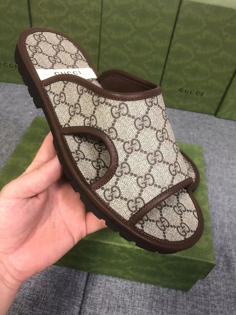 Gucci GG Supreme Slide 