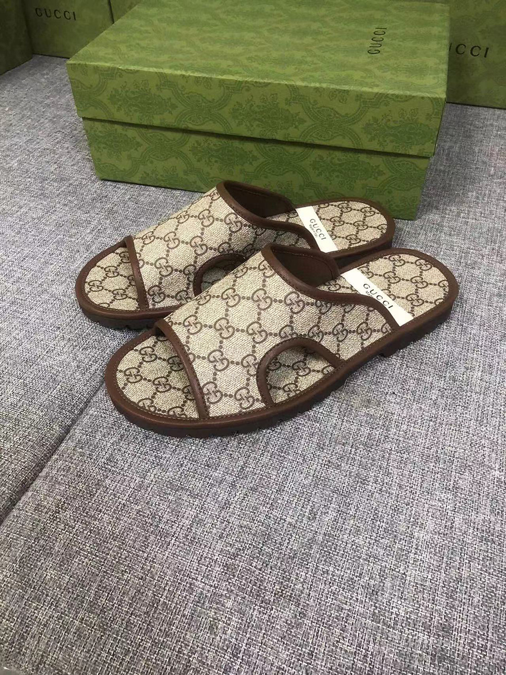 Gucci GG Supreme Slide 