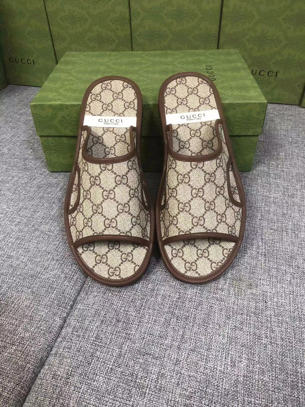 Gucci GG Supreme Slide 